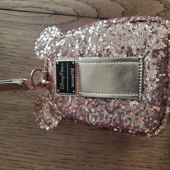 Loungefly Rose Gold Wristlet NWOT - Picture 3 of 6